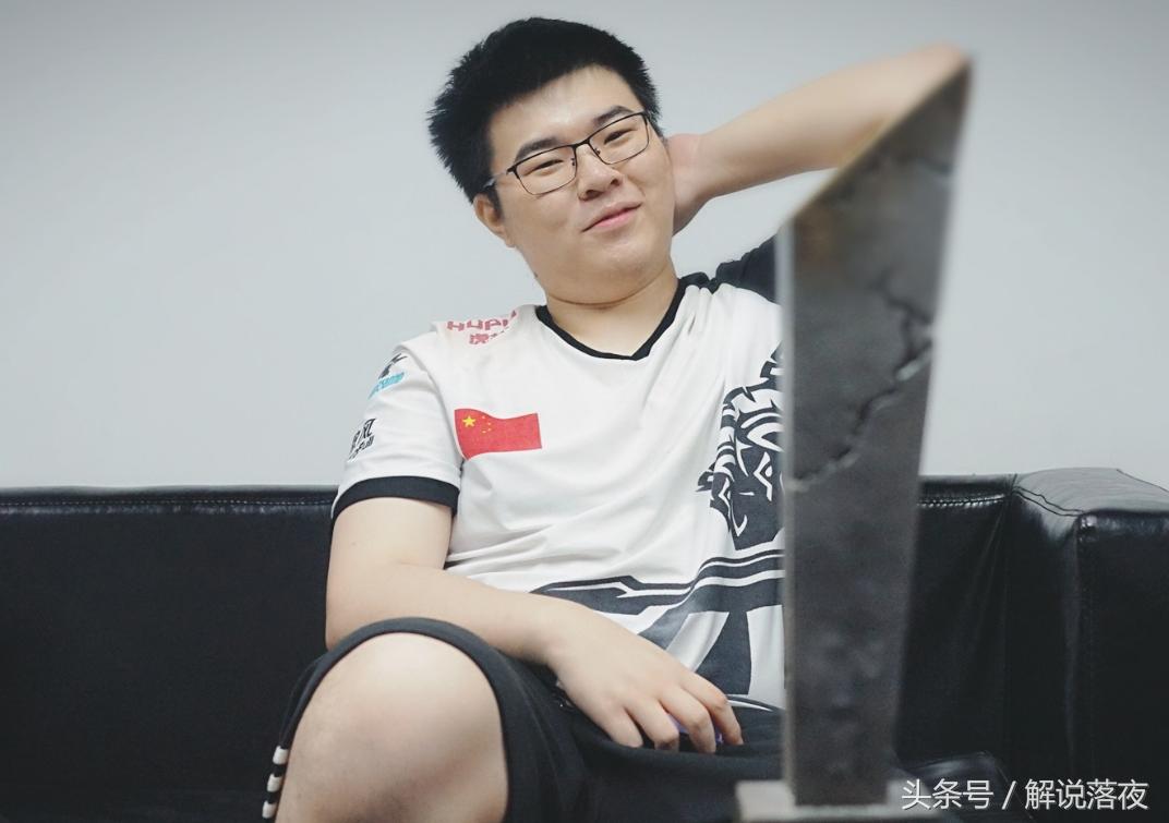 4AM真有牌面!*牙虎**重金买下PGI中国战队第一视角独播权!