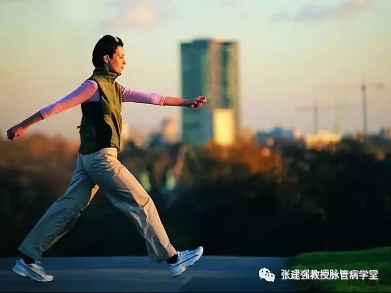 「杏林微科普」暴雨天，外出蹚水淋雨，小心得了脉管炎！