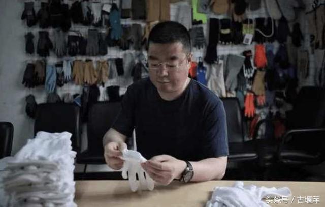 《我不是药神》原型陆勇网店被挤爆，网友一次买10万双支持