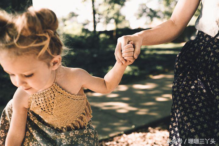 牵手旅行照片怎么拍,出门旅游情侣照怎么拍好看