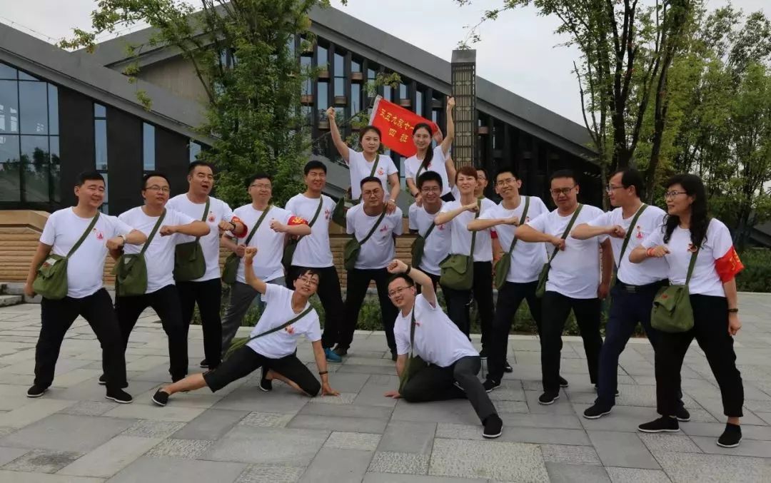 鍏ㄤ綋鍏氬憳璧村欢瀹夌孩鑹查潻鍛芥牴鎹湴,涓冨崄鍚嶅厷鍛橀綈鑱氱孩鑹叉牴鎹湴