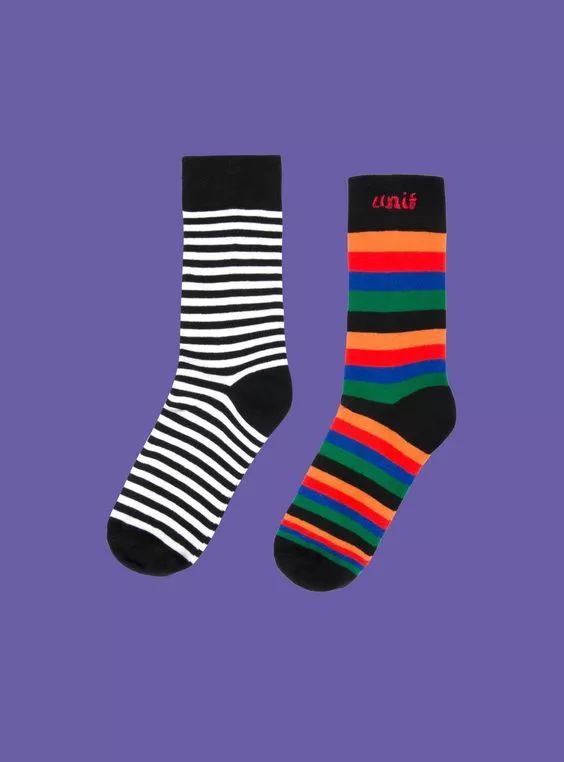 当我们穿着相同鞋子的时候,只有袜子能代表你的个性了