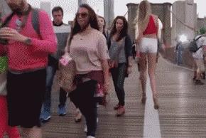 瞬间让女朋友开心的方法,瞬间让女友开心的方法