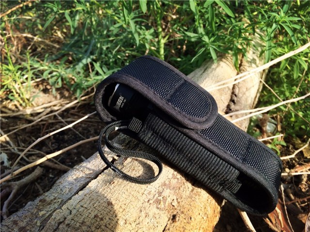 一射就是一大片，务本A214200流明直充强光手电实测