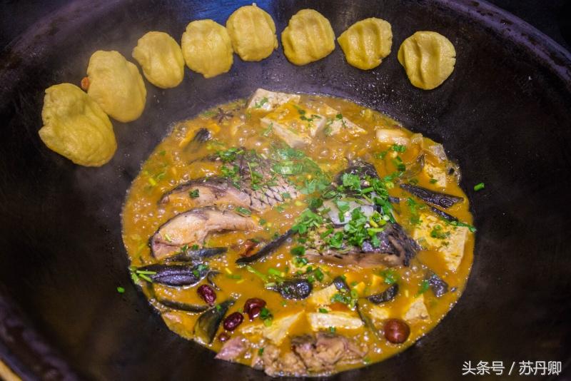 到东北必吃的铁锅炖,老东北铁锅炖鱼真是嘎嘎香啊