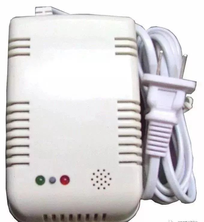 厨房起火正确的处理步骤,厨房着火了怎么办用什么灭掉