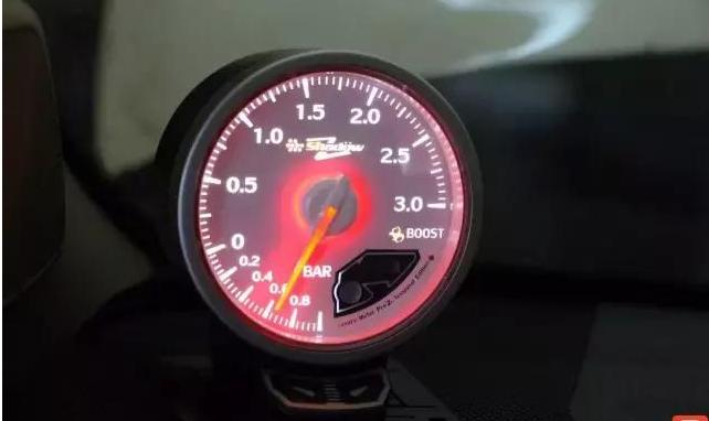 忘了拉手刹交通事故视频,司机忘了拉手刹