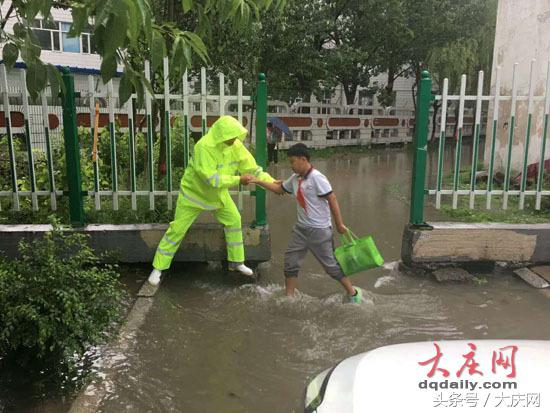 雨中爱心,雨中爱心图片