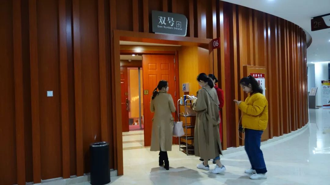 石家庄大剧院人多吗,有多少人去过广州火车站