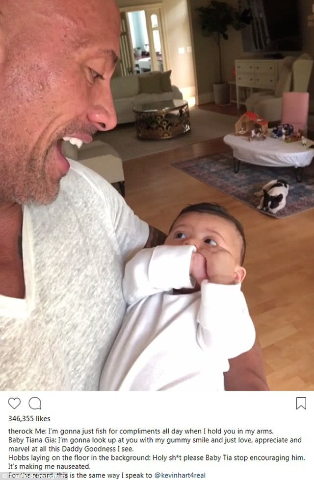 巨石强森被小女孩嘲讽没头发,巨石强森求助妈妈