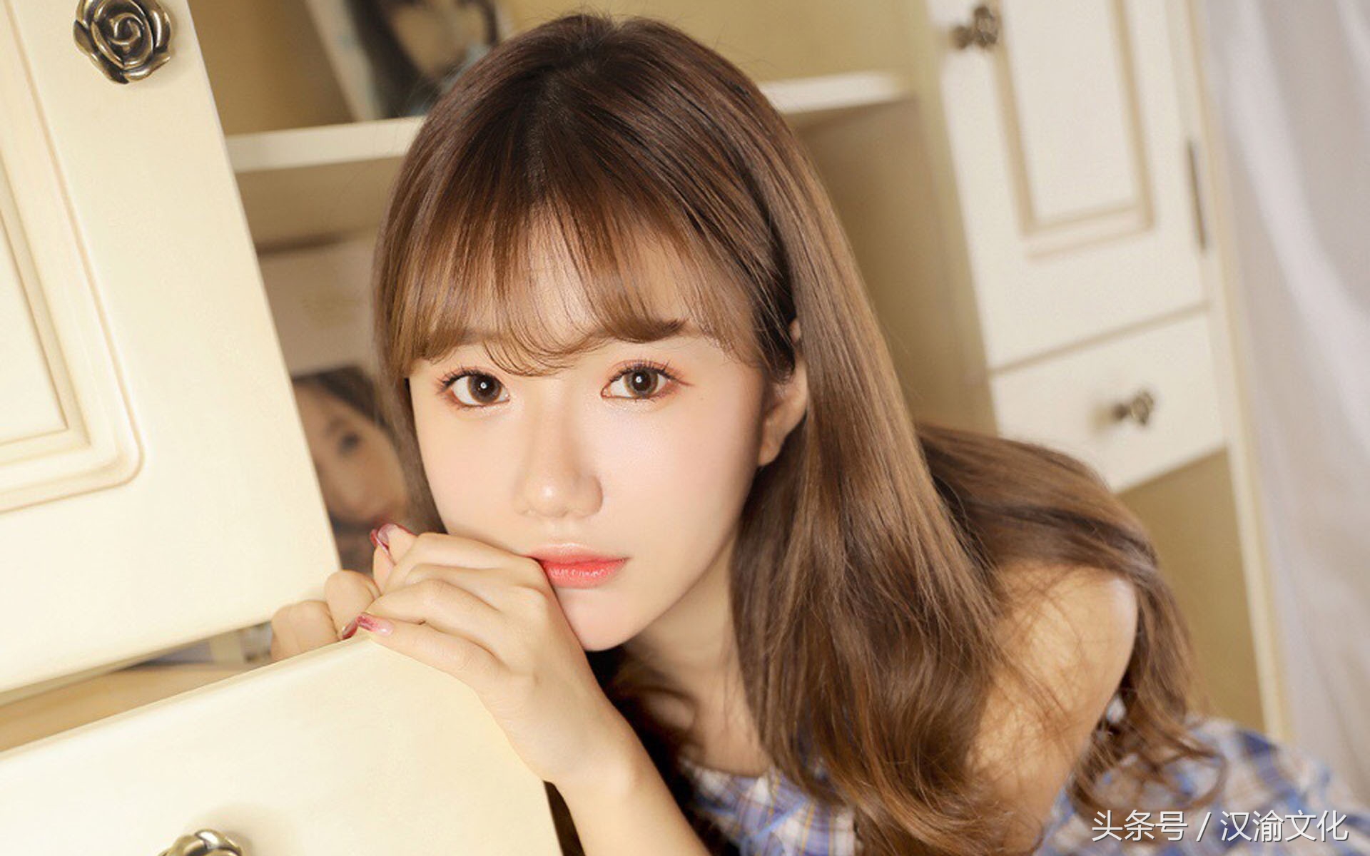 他是万人之上的帝国集团总裁,却护她,护到极致;宠她,宠到残忍