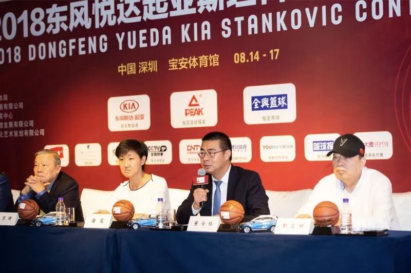 激情在绿茵场上尽情燃烧,激情在胸中激荡热血在赛场挥洒