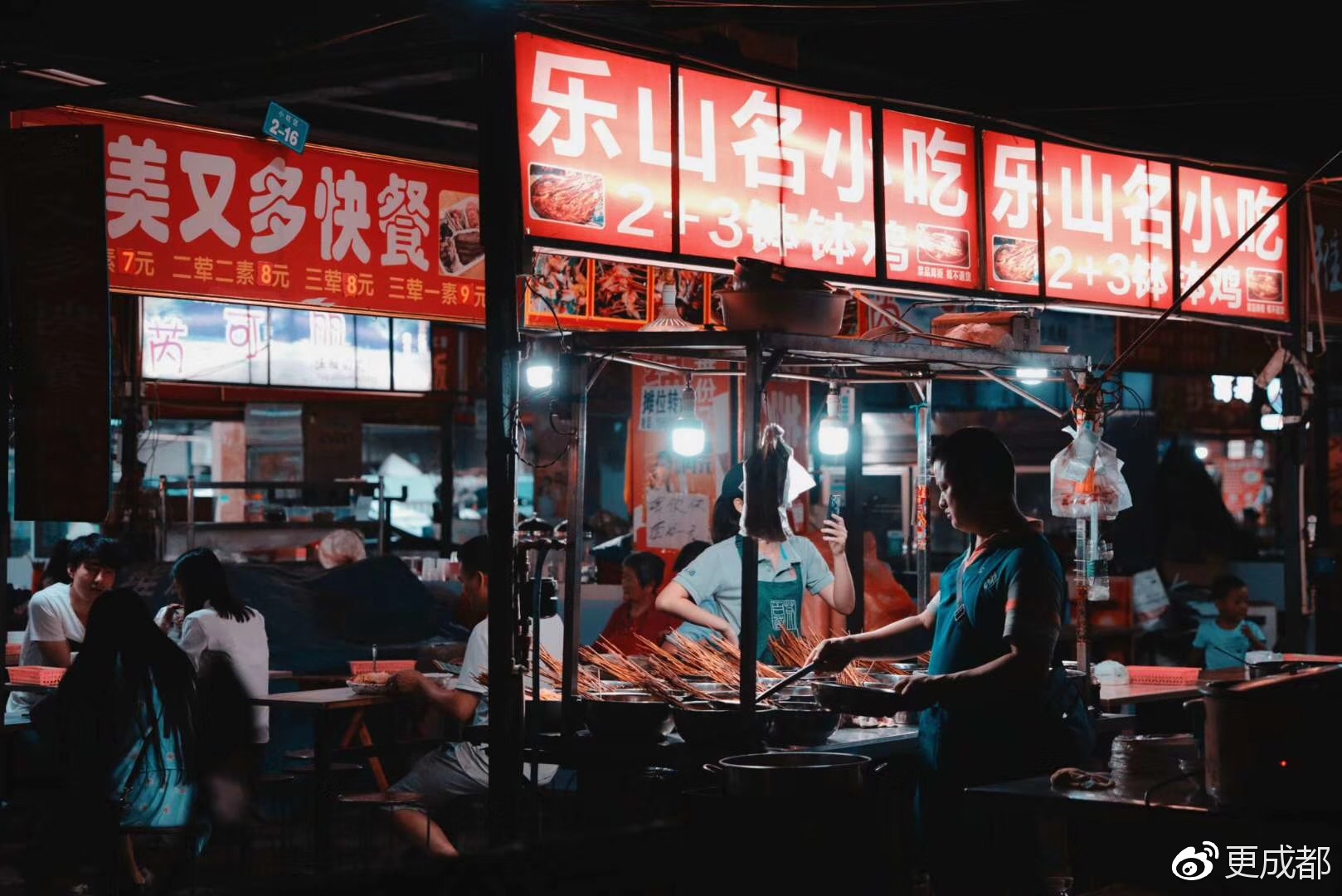 有谁的大学生涯中没有后门夜市的小美好呢?