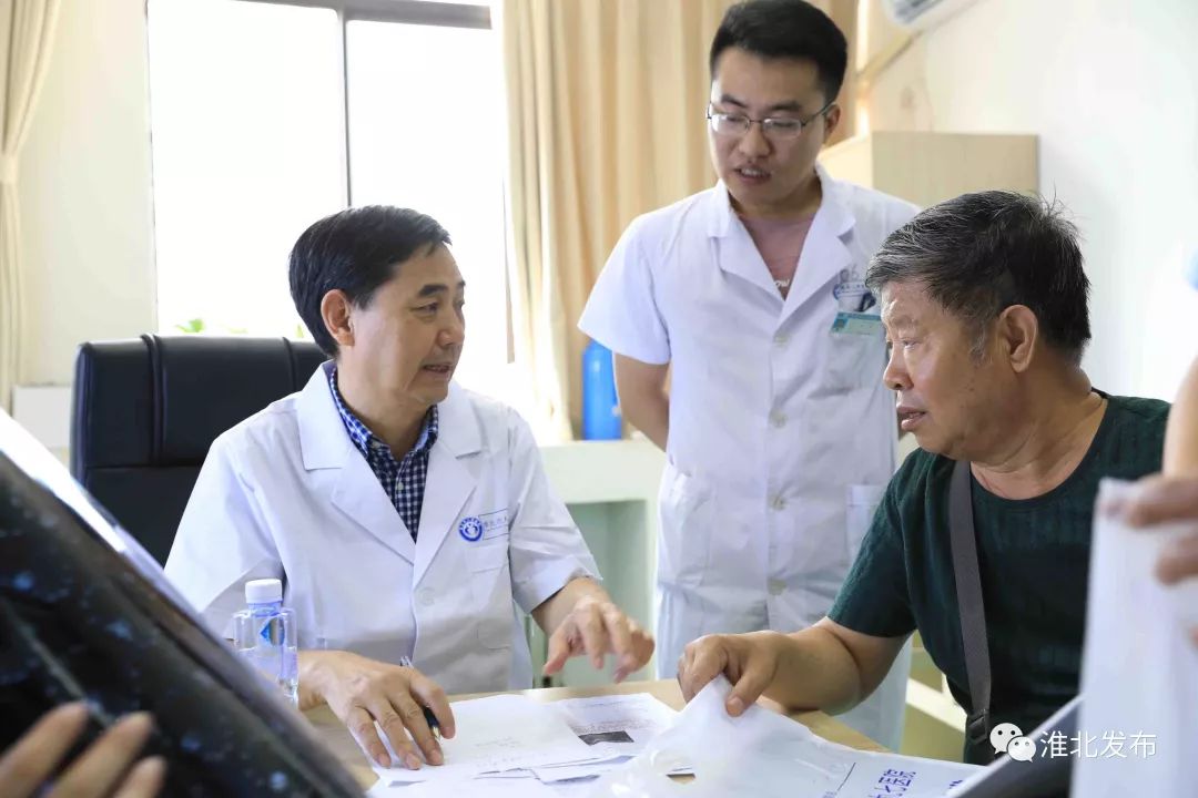 技术精湛的医疗团队视频,医疗专家下基层医院坐诊