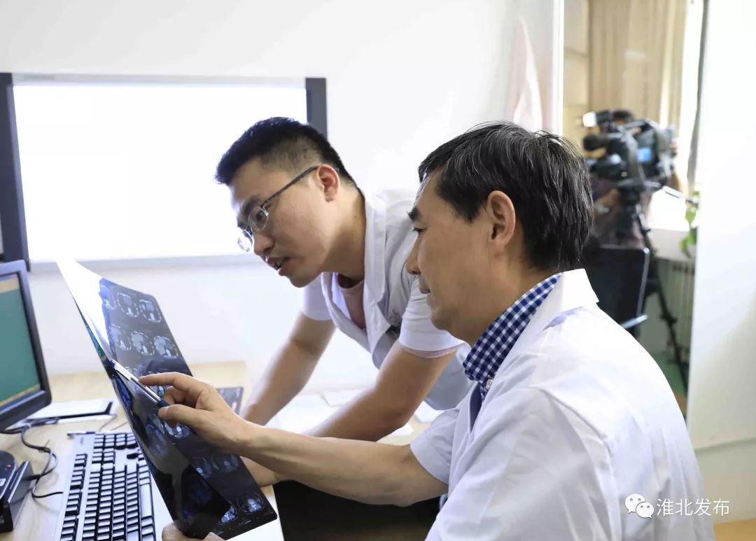 技术精湛的医疗团队视频,医疗专家下基层医院坐诊