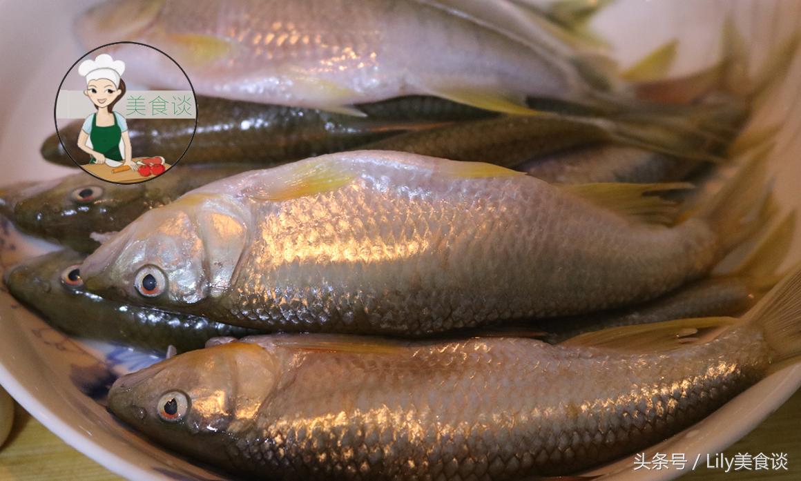煎鱼时如何煎才不会粘锅掉皮呢,怎么煎鱼粘锅不掉皮又好吃