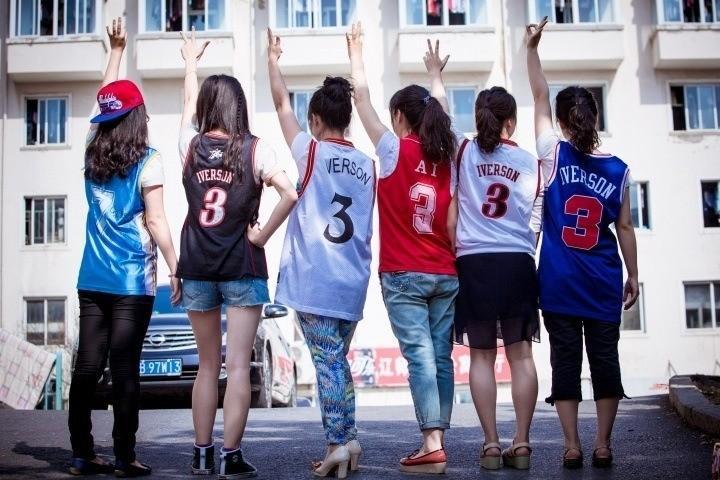 艾弗森詹姆斯铜牌合影,艾弗森迈阿密球衣