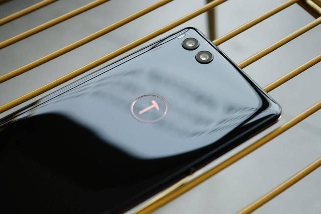 罗永浩王自如手机评测辩论,王自如罗永浩新品