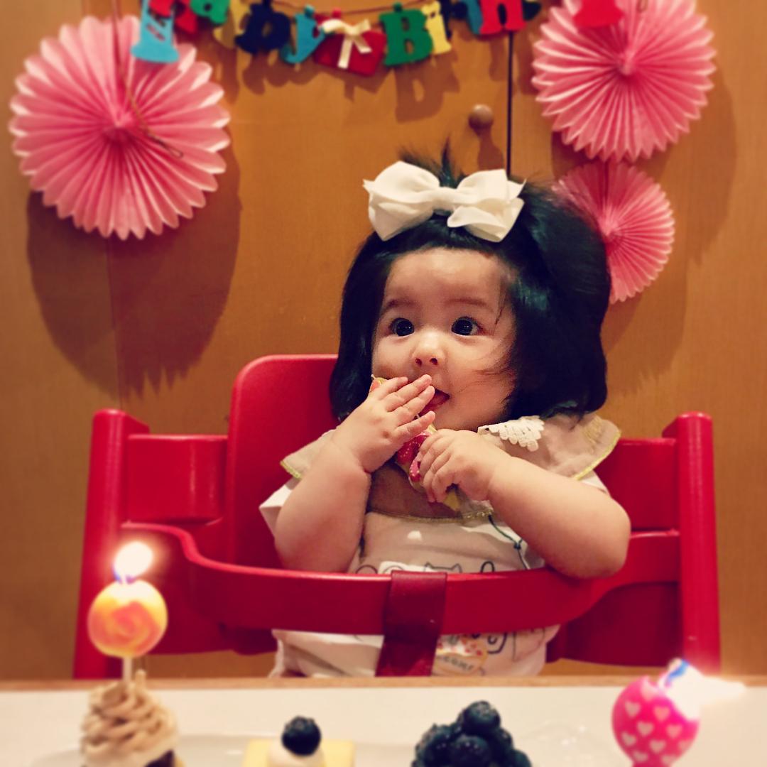 超猛发量的日本爆炸头宝宝，不到一岁头发的面积就比脸还大！