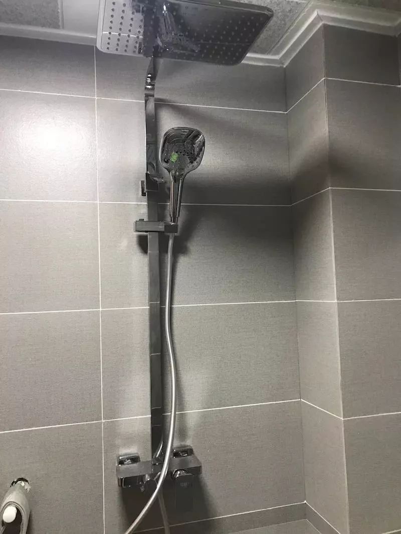 金色淋浴花洒和银色哪个好,黑色淋浴花洒性价比