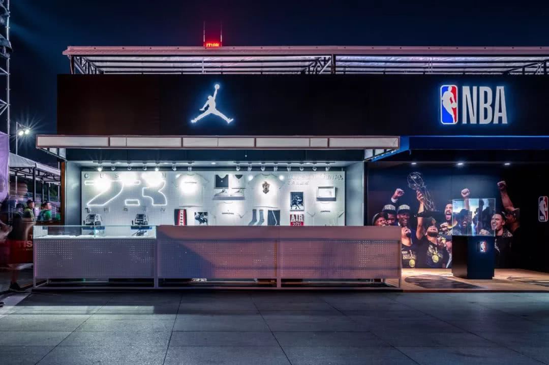 潮闻快食Champion推出金链设计!MMW曝光ALYX最新鞋款