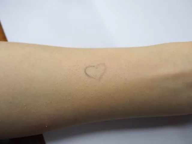 选粉底啦8款爆火持妆粉底测评,粉底推荐遮斑前十名红榜