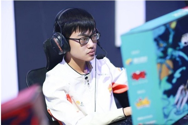 LOLKnight疑似受不了苏宁战队，深夜发博控诉：还要这样过多久？