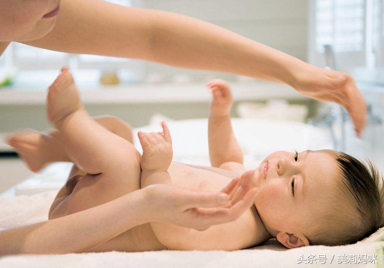 新生儿10天手脚脱皮怎么办,出生几天的宝宝手脚脱皮怎么办