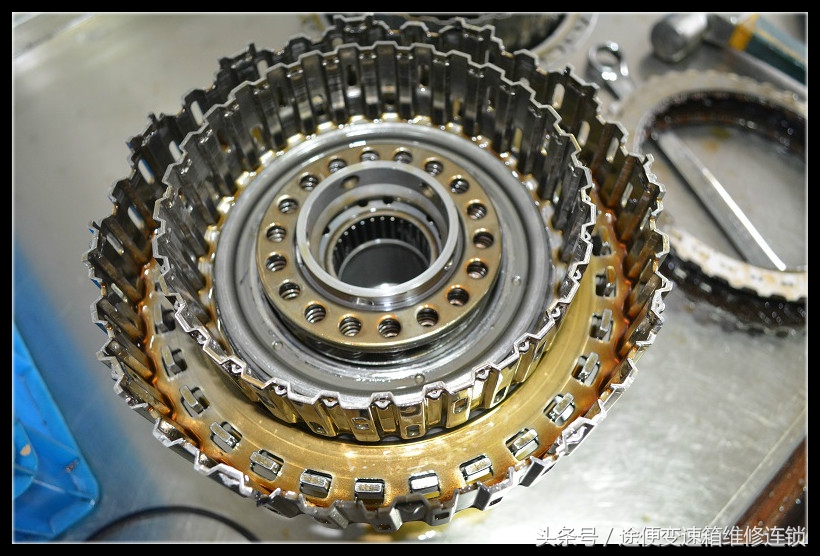 奥迪7速双离合变速箱维修技师独家揭秘，维修加价的奥秘