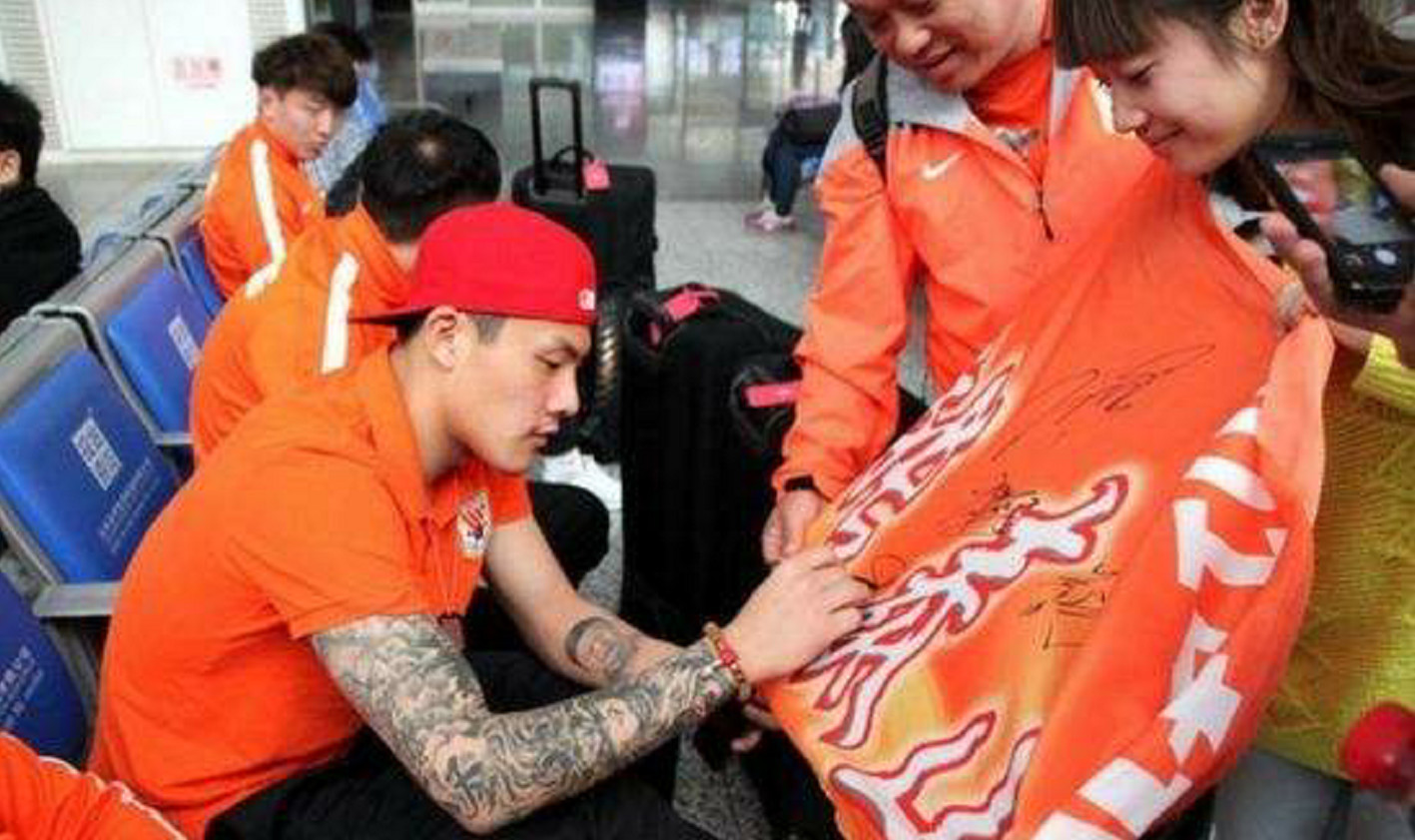 中国男足为什么那么多纹身,国足白砍鸡