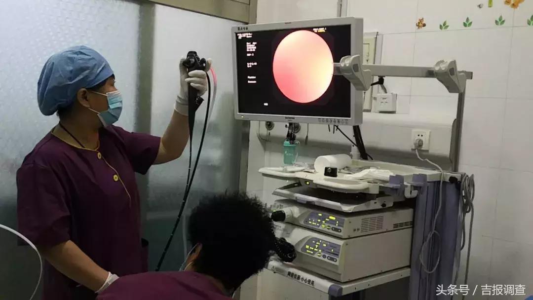 12个月小孩异物卡喉,孩子被鸡骨卡气管视频