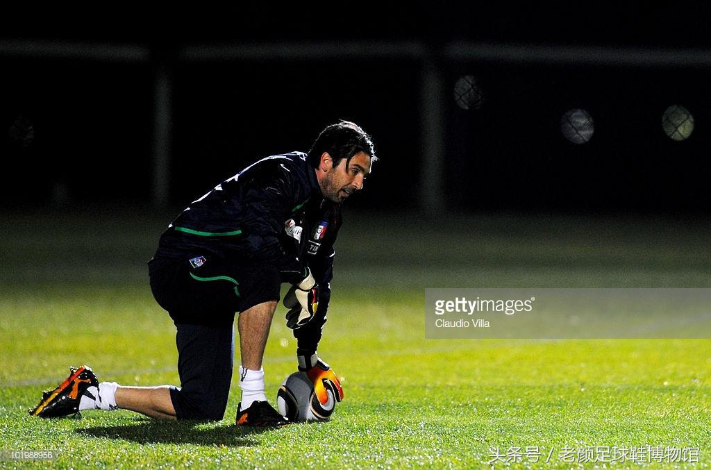 世界杯战靴盘点,南非世界杯复刻版足球鞋