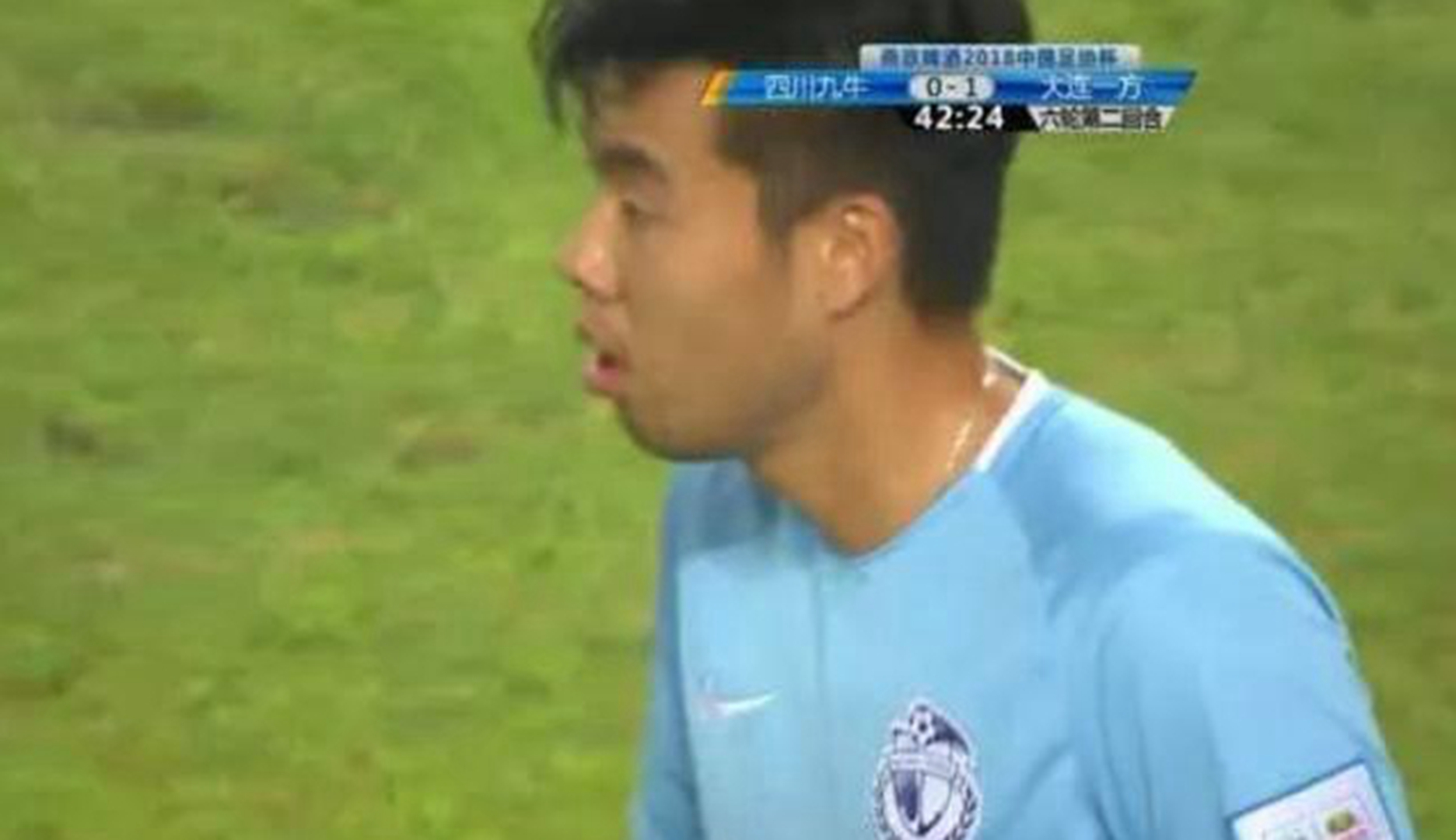 学王燊超*器武**加成？保级队再闹笑话，中超球员赛场之上疑再带项链