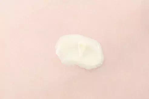 她用200万面霜公开打脸小红书女星？娱乐圈化妆品同款扒料！