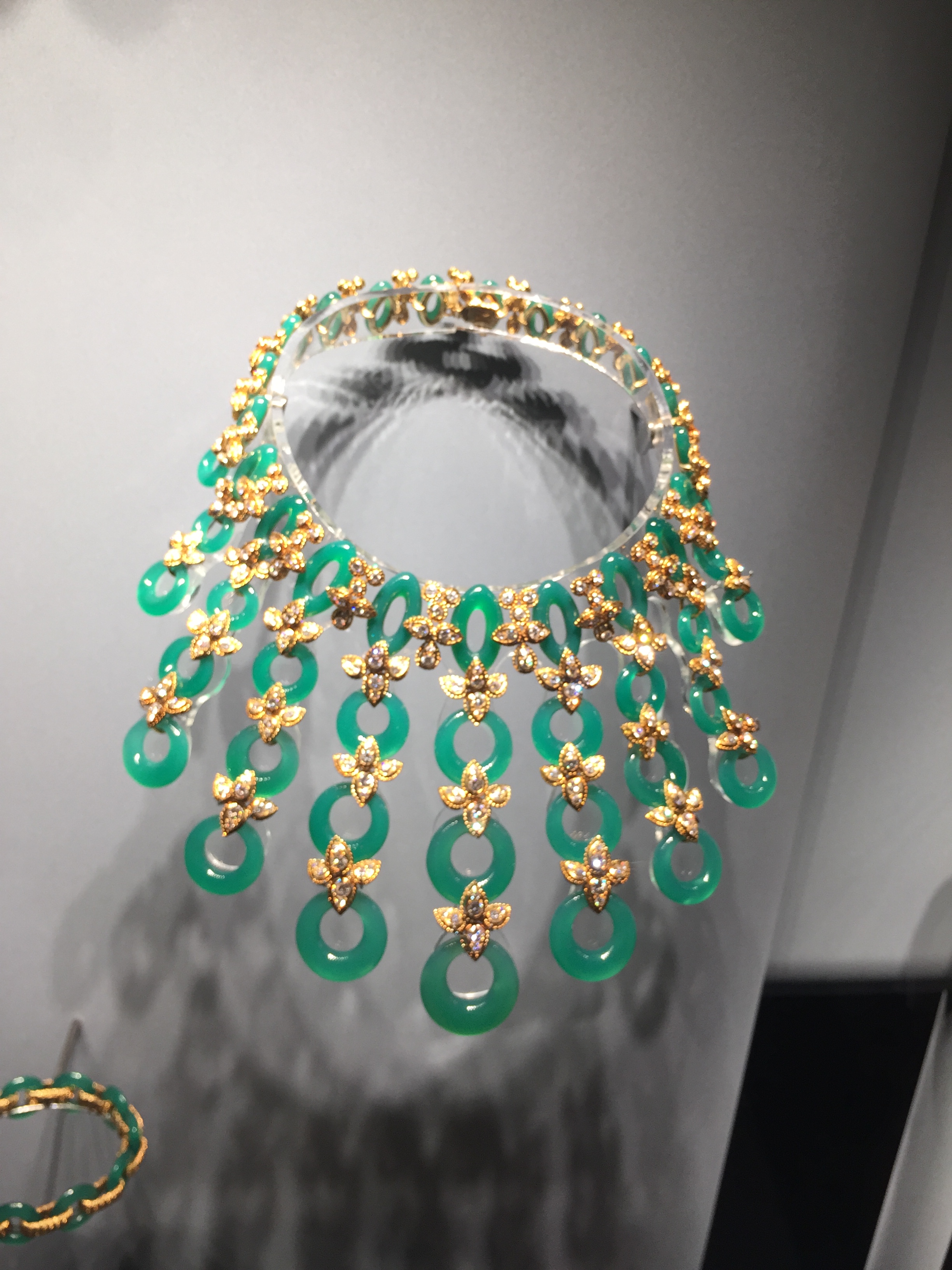 梵克雅宝黑色的四叶草是什么宝石,梵克雅宝四叶草是珠宝吗