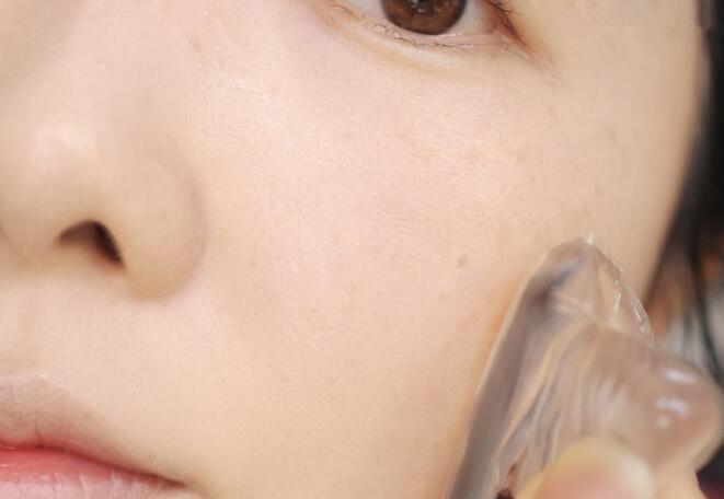 雅诗兰黛沁水粉底液夏天适合用吗,雅诗兰黛粉底液适合秋冬天吗