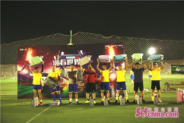 新朋老友齐欢聚足球场上见真情
