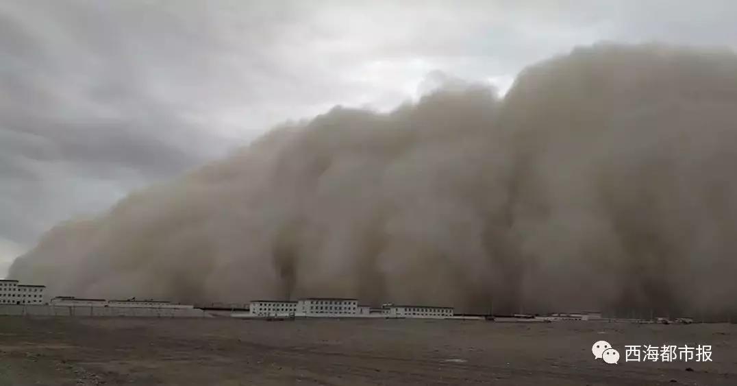 沙尘暴袭击格尔木,漫天黄沙沙尘暴来袭