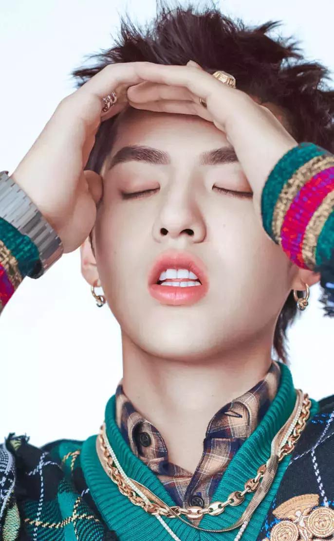 易烊千玺代言口红是哪一款,易烊千玺说送谢娜口红音频