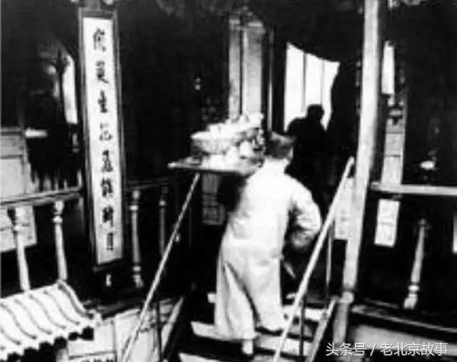 老北京人最讲究饭桌上的规矩,老北京饭桌上的规矩