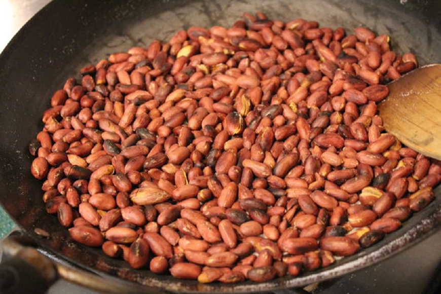 炒花生不脆是坏了吗,炒花生洗过的好还是不洗的好