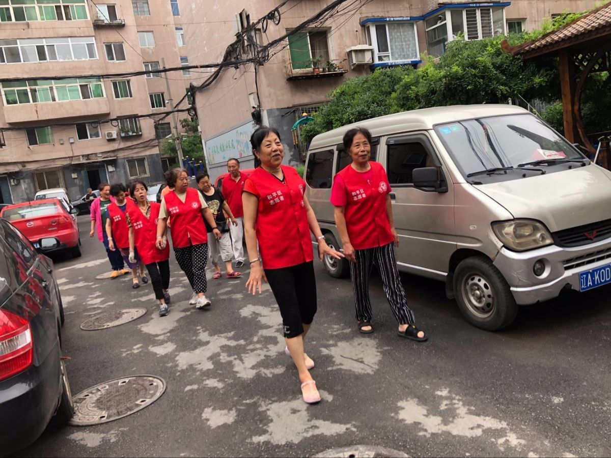 “1728”一起爱吧志愿服务队点亮沈城风景线