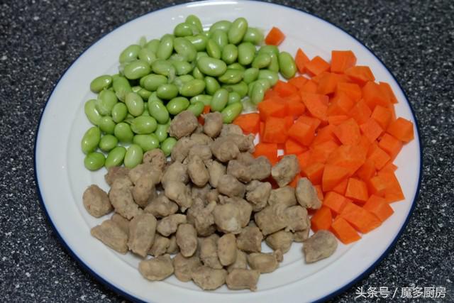 芹菜炒毛豆豆干的做法大全视频,鸡胸肉炒毛豆胡萝卜的家常做法