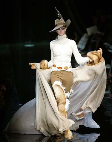 世界十大服装顶级设计师排名,世界服装设计师第一名