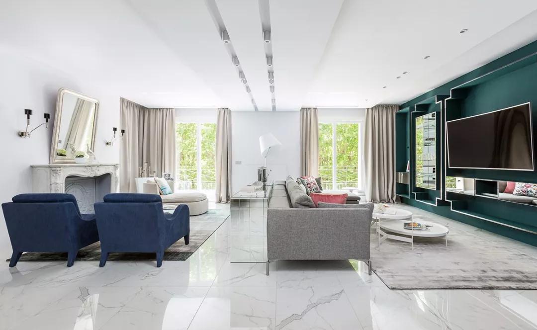 老婆嫌客厅太暗，花2万买的水晶灯简直土爆了！网友：过时了！