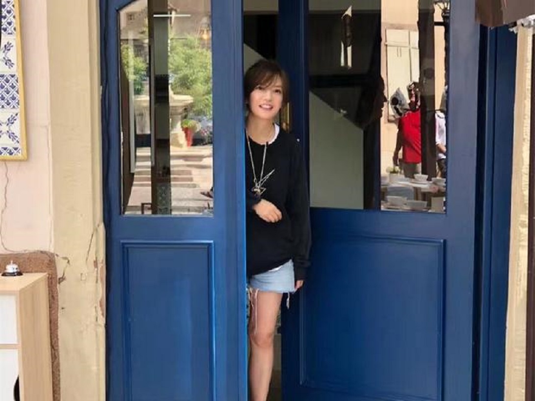 赵薇录节目带30套衣服，价值不菲，舒淇这件衣服五年前就穿过？