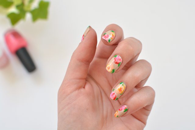 复古玫瑰花美甲图片,复古水彩玫瑰美甲新中式