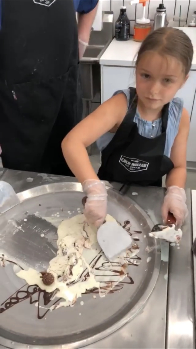 小七最新发型,小七剪短发的样子