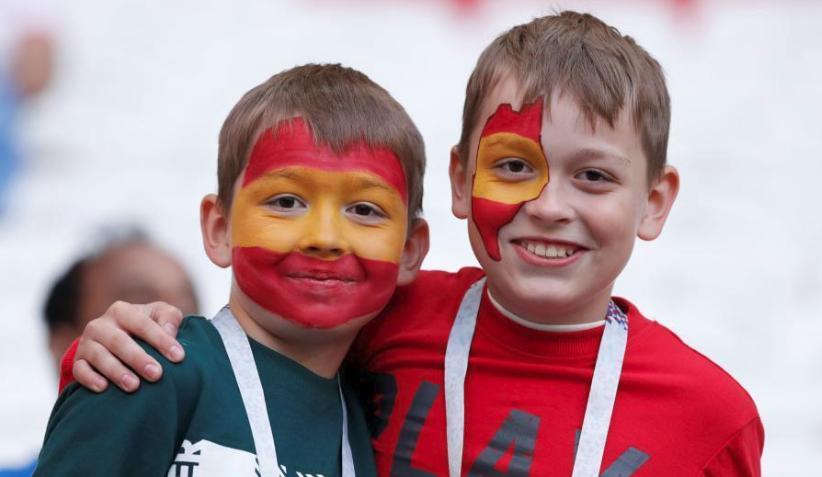 颁奖典礼名场面足球,足球场里颁奖典礼