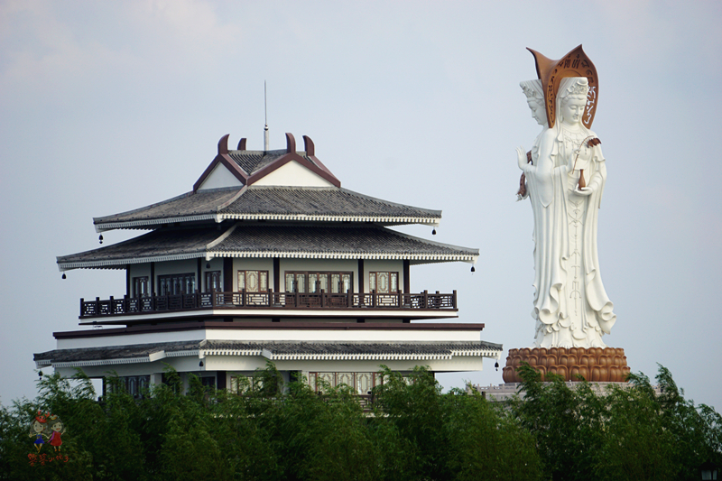 北方湖边的南海观音像,南海观音巨像
